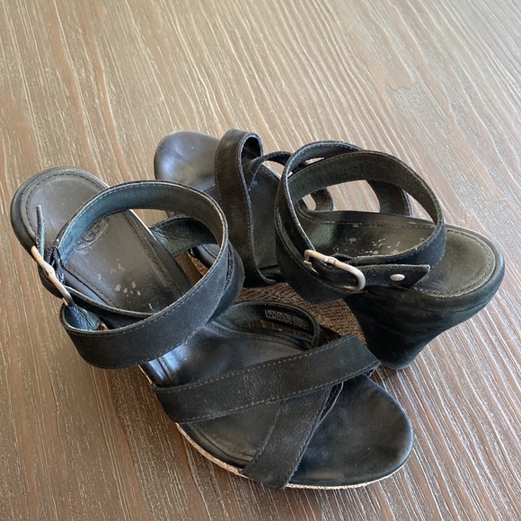 UGG ladies platform shoes in size 8. Suede with wraparound ankle straps. - Picture 10 of 12